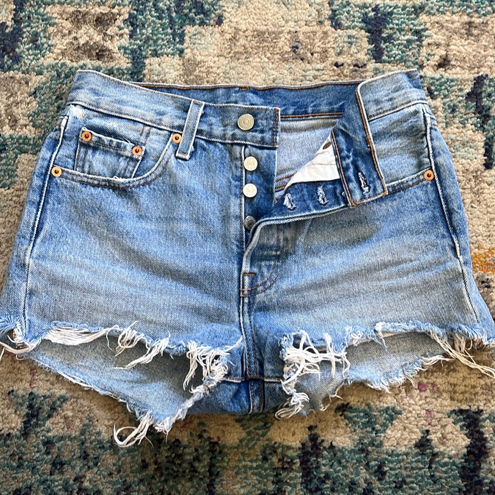 LEVIS 501 shorts W25 original fit high rise shorts